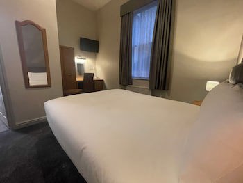 County Hotel