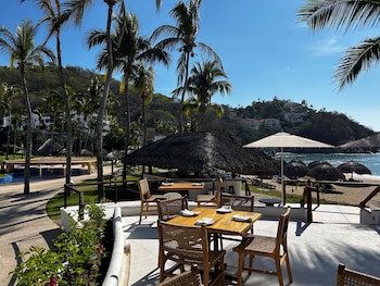 Camino Real Zaashila Huatulco