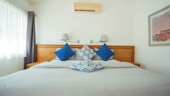 Buena Vista Oceanfront & Hot Springs Resort