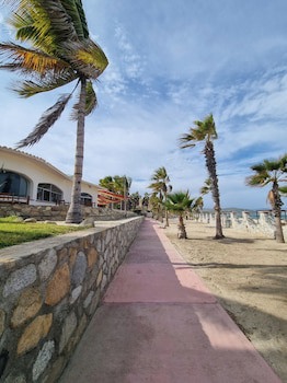 Buena Vista Oceanfront & Hot Springs Resort