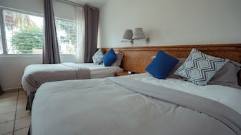 Buena Vista Oceanfront & Hot Springs Resort