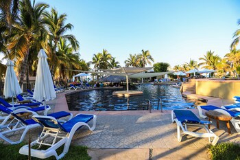 Buena Vista Oceanfront & Hot Springs Resort