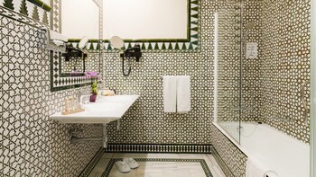 Alhambra Palace Hotel