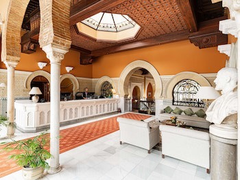 Alhambra Palace Hotel