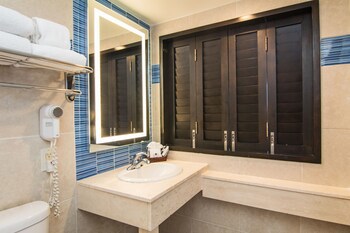 Windward Passage Hotel