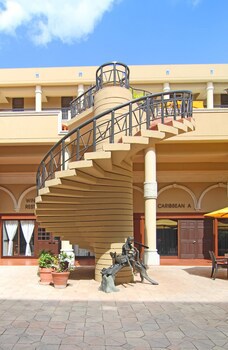 Windward Passage Hotel
