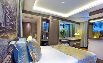 (1)Standard Double or Twin Room , 2 Twin Beds