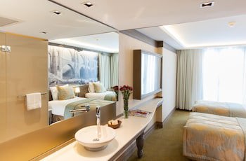 (1)Standard Double or Twin Room , 1 Queen Bed