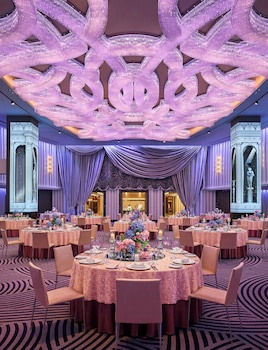 Grand Hyatt Mumbai Hotel And Serviced Apartments