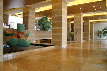 Grand Hyatt Mumbai Hotel And Serviced Apartments
