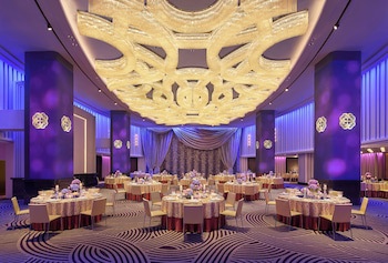 Grand Hyatt Mumbai Hotel And Serviced Apartments