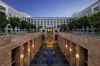 Grand Hyatt Mumbai Hotel And Serviced Apartments