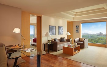 Grand Hyatt Mumbai Hotel And Serviced Apartments