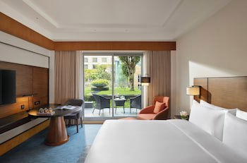Grand Hyatt Mumbai Hotel And Serviced Apartments