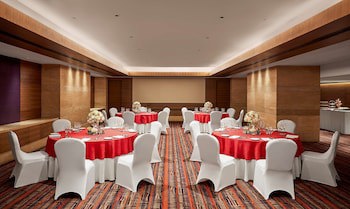 Grand Hyatt Mumbai Hotel And Serviced Apartments