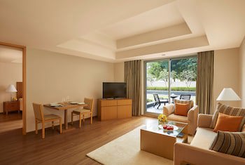 Grand Hyatt Mumbai Hotel And Serviced Apartments