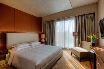 Grand Hyatt Mumbai Hotel And Serviced Apartments