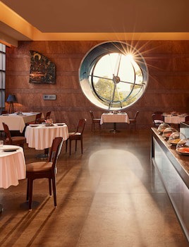 Grand Hyatt Mumbai Hotel And Serviced Apartments