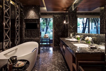 Grand Hyatt Mumbai Hotel And Serviced Apartments