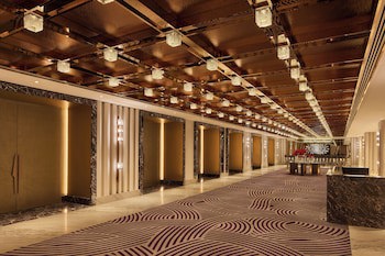 Grand Hyatt Mumbai Hotel And Serviced Apartments