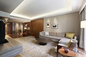 Grand Hyatt Mumbai Hotel And Serviced Apartments