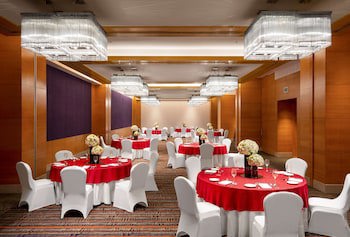 Grand Hyatt Mumbai Hotel And Serviced Apartments