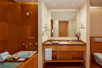 Grand Hyatt Mumbai Hotel And Serviced Apartments
