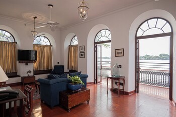 Brunton Boatyard - Cgh Earth