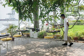 Brunton Boatyard - Cgh Earth