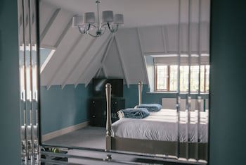 Hogarths Stone Manor