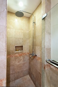 Waterfront Cebu City Hotel & Casino