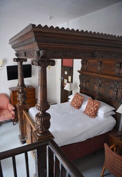 Noel Arms Hotel