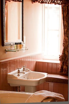 Noel Arms Hotel