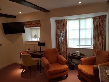 Noel Arms Hotel