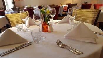 Noel Arms Hotel