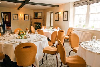 Noel Arms Hotel