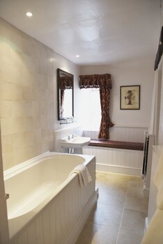 Noel Arms Hotel
