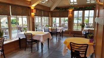 Noel Arms Hotel