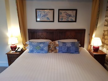 Noel Arms Hotel