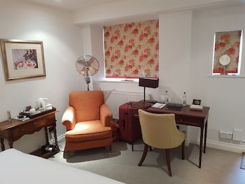 Noel Arms Hotel