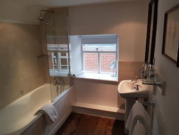 Noel Arms Hotel