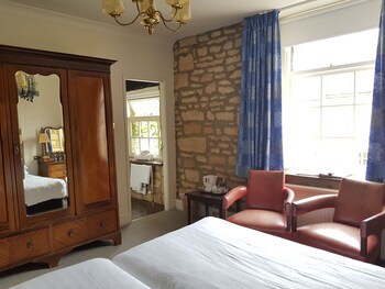 Noel Arms Hotel