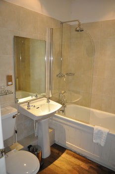 Noel Arms Hotel