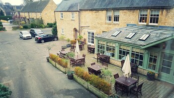 Noel Arms Hotel