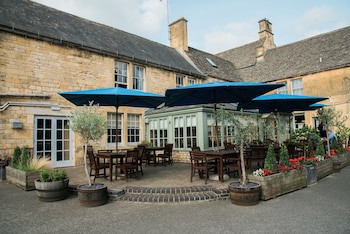 Noel Arms Hotel