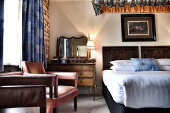Noel Arms Hotel