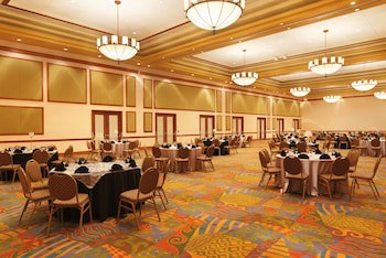 Embassy Suites By Hilton Dorado Del Mar Beach Resort