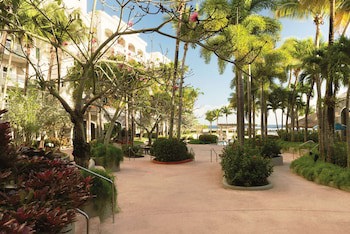 Embassy Suites By Hilton Dorado Del Mar Beach Resort