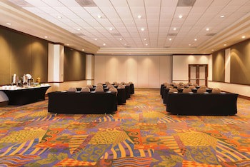 Embassy Suites By Hilton Dorado Del Mar Beach Resort