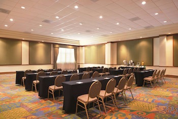 Embassy Suites By Hilton Dorado Del Mar Beach Resort